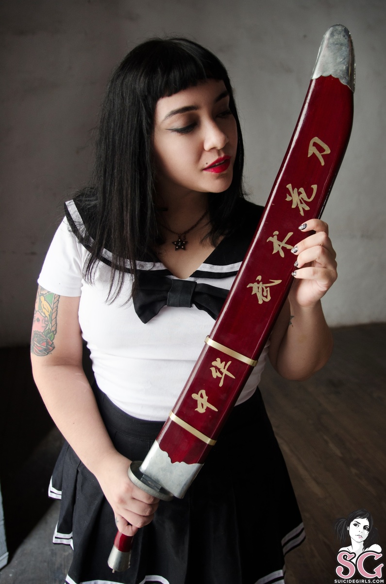 karenyna-tsukinotenshi-01.jpg