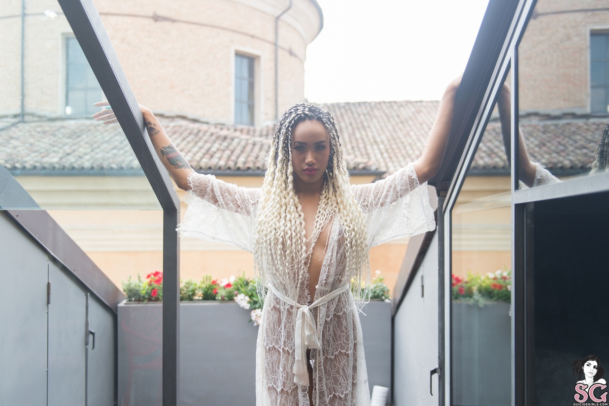 khaleesj-wetwhites-03.jpg