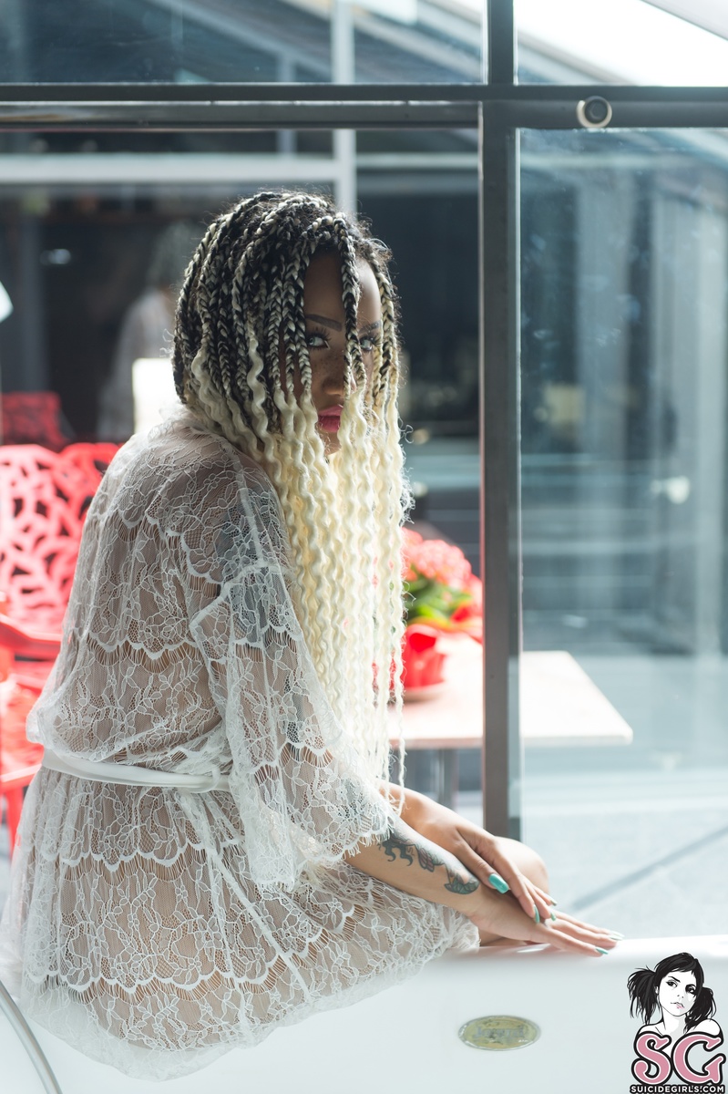 khaleesj-wetwhites-05.jpg