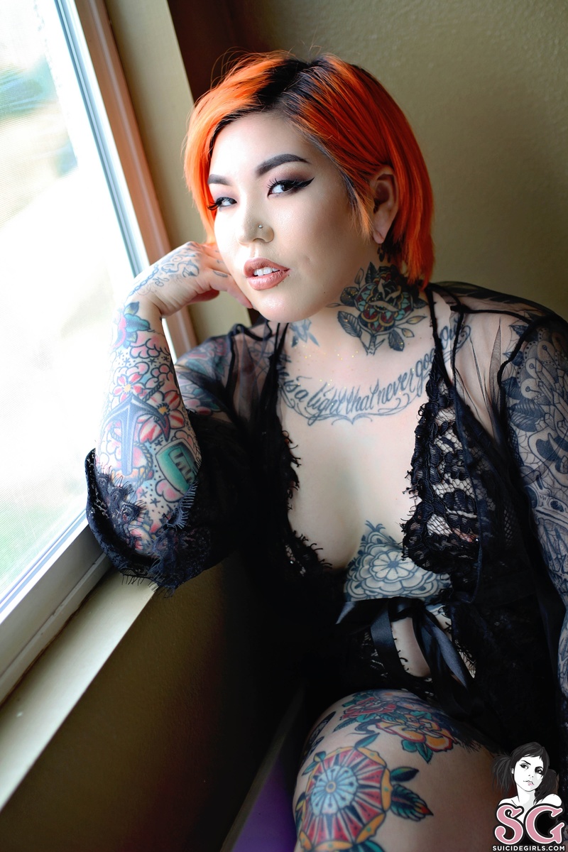 booteasee-reigninblack-01.jpg