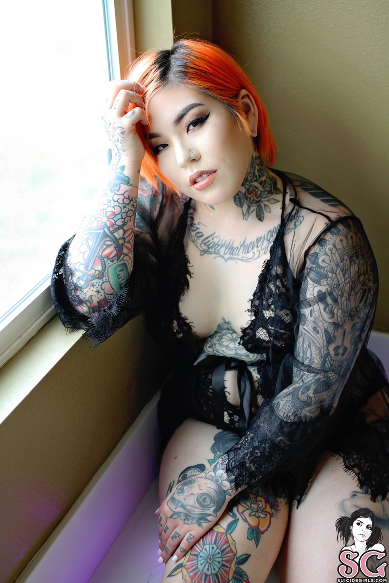 booteasee-reigninblack-03.jpg