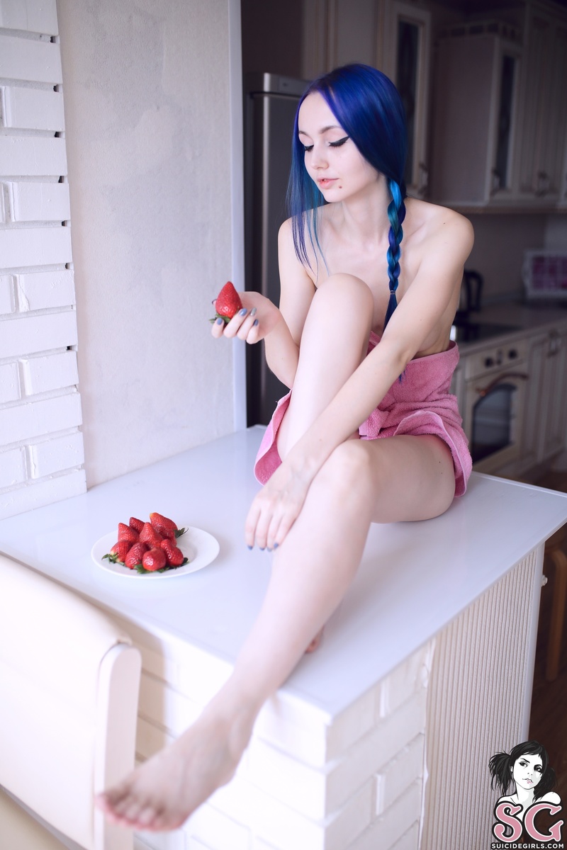 sia-strawberrymorning-15.jpg