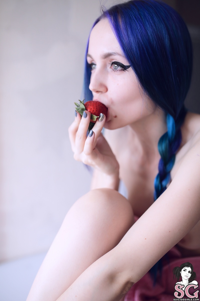 sia-strawberrymorning-17.jpg