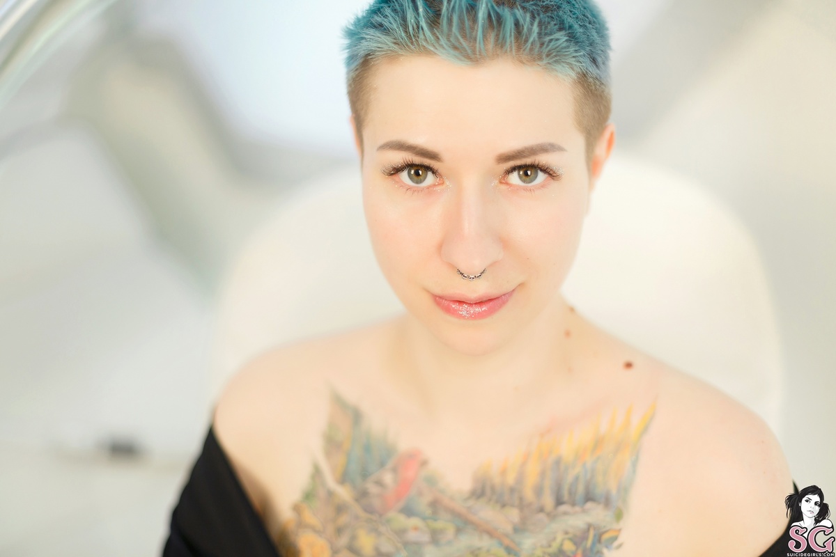 daniellenoire-theresistanceneedsyou-03.jpg