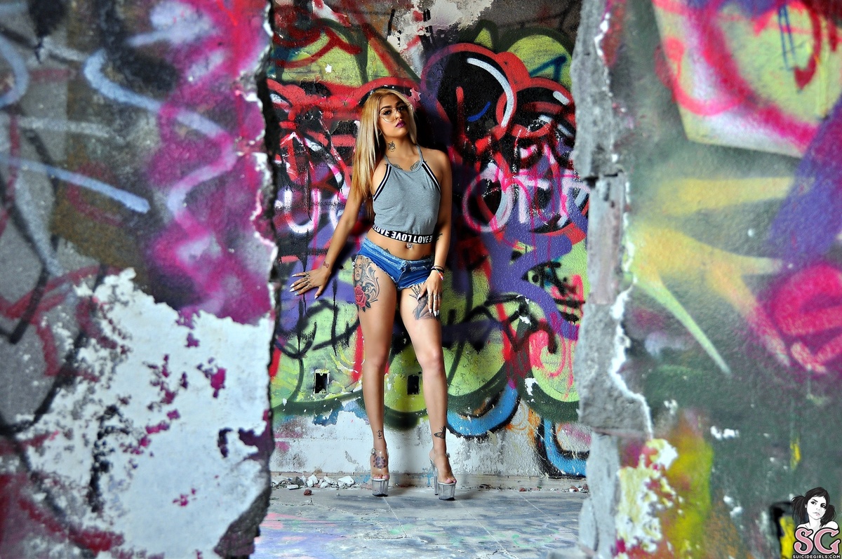 vaniity-abandonedorphanage-01.jpg