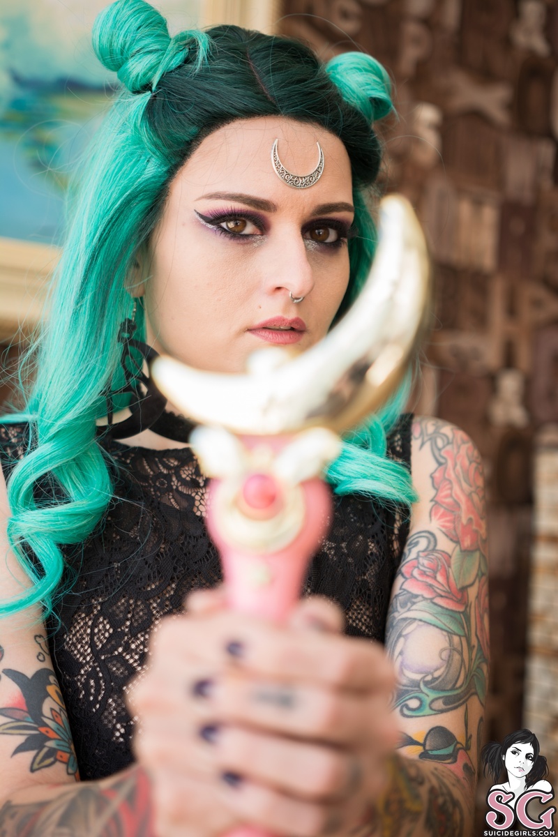 camy-blacklady-05.jpg