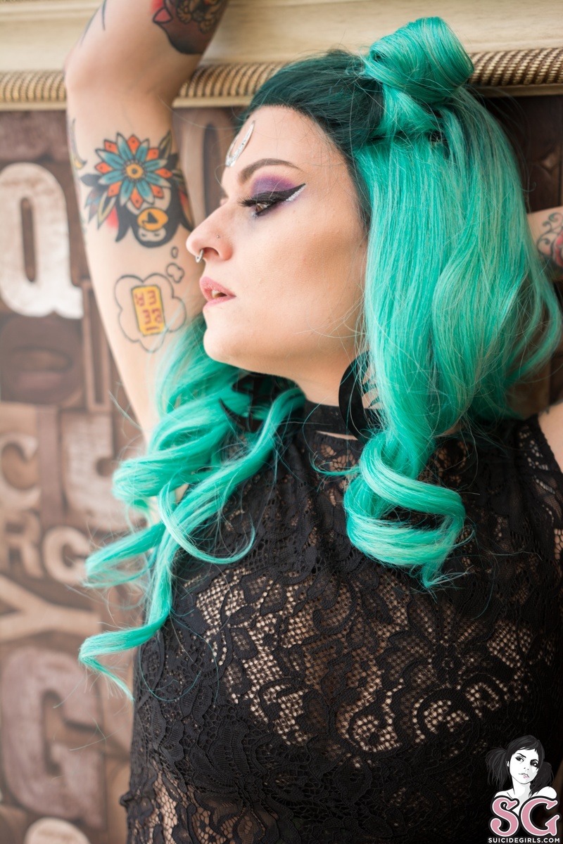 camy-blacklady-09.jpg