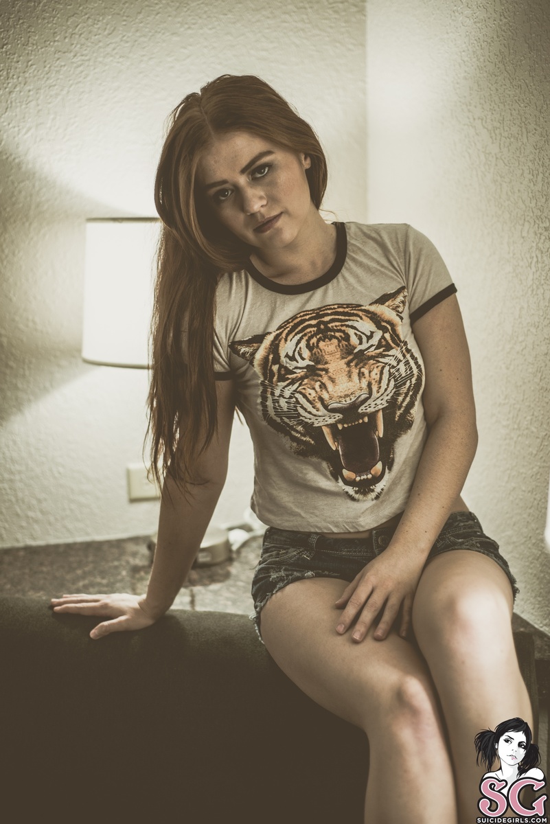 alliesummers-hotelerotique-05.jpg