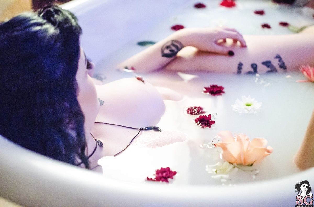 lilithlovebug-luminesce-23.jpg