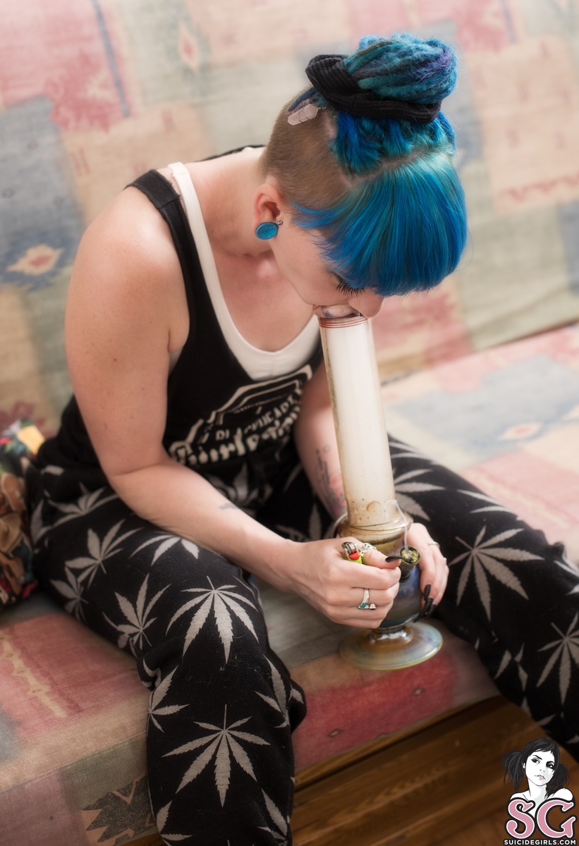 kinzy-upinsmoke-03.jpg