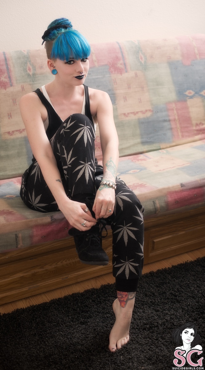 kinzy-upinsmoke-05.jpg