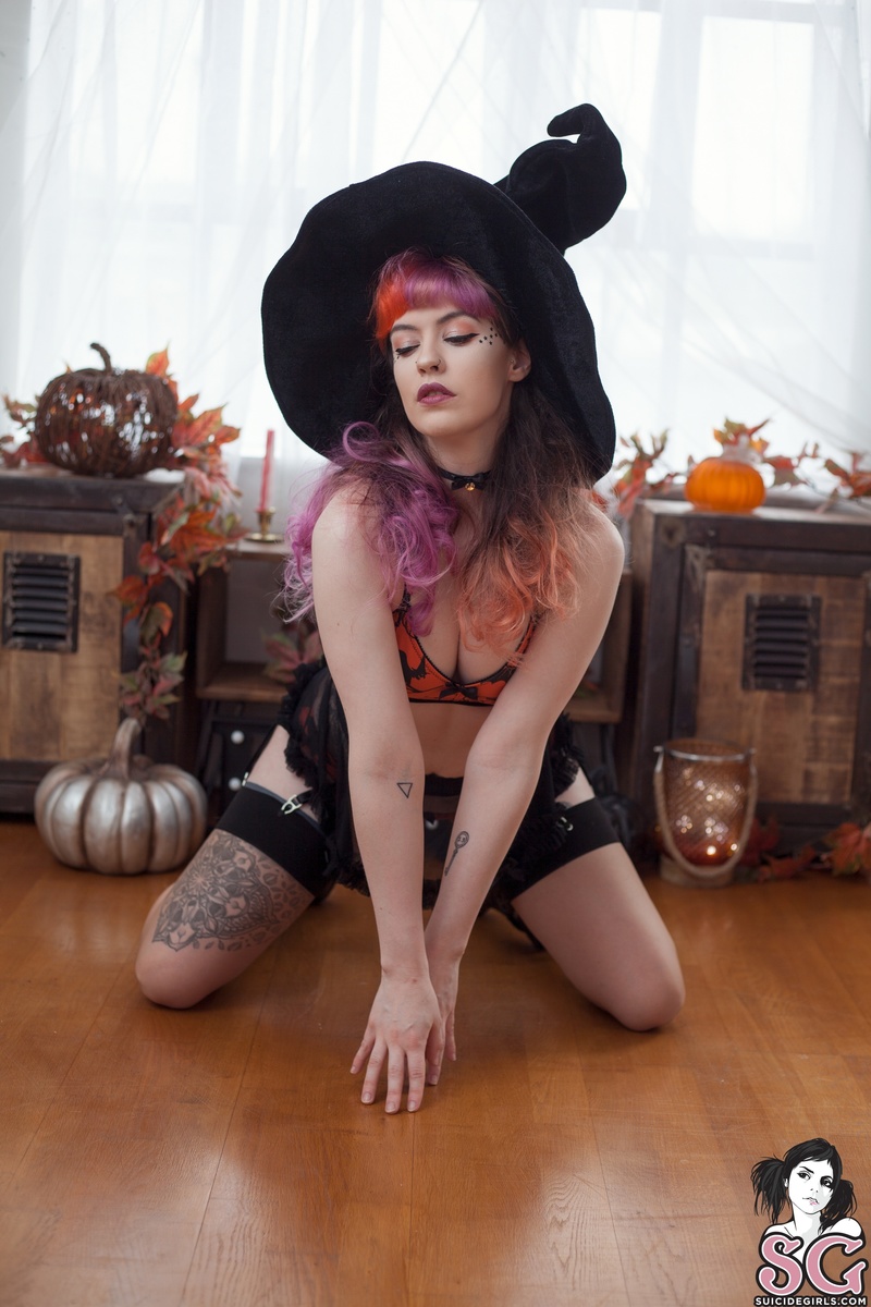 tawny-witchinghour-03.jpg