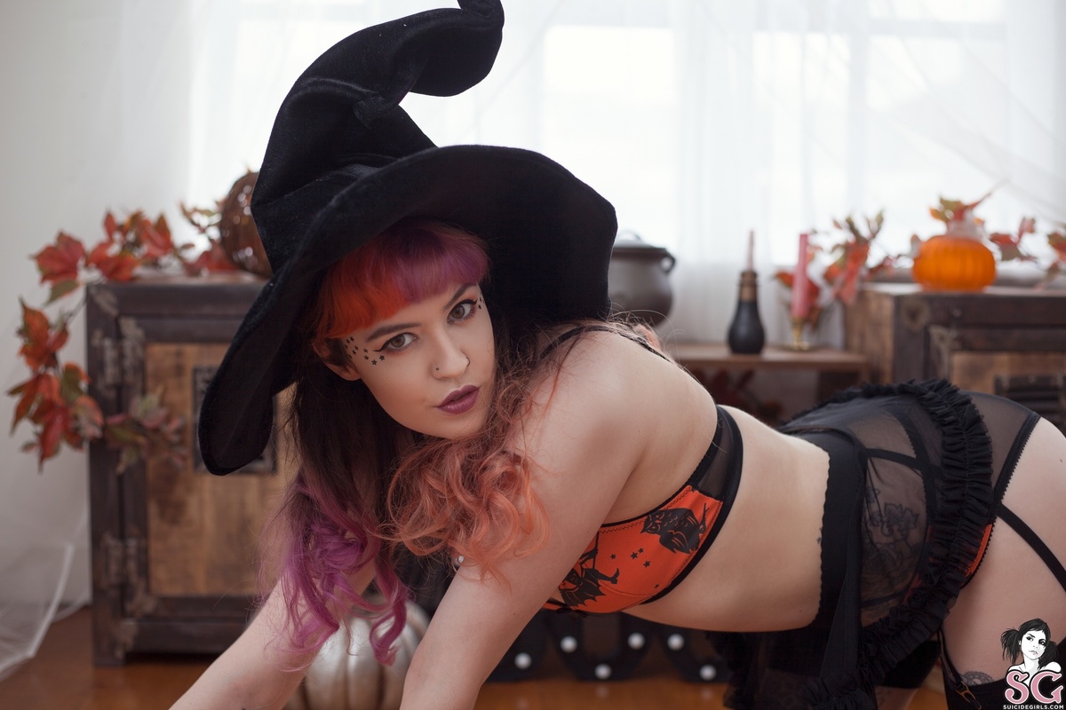 tawny-witchinghour-05.jpg