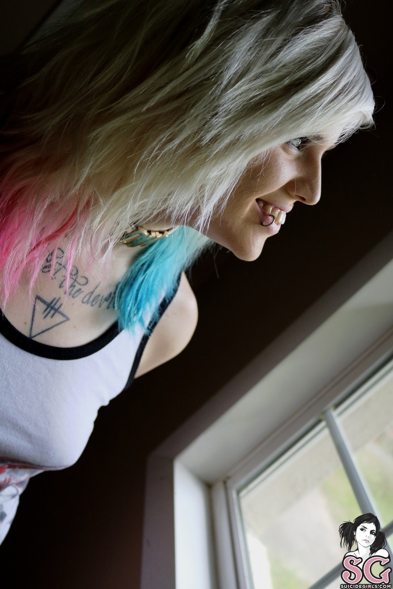 hardcoreharley-thecolourofchaos-01.jpg