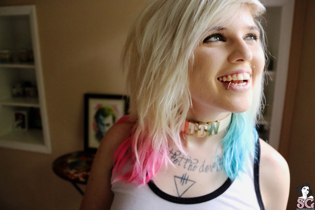 hardcoreharley-thecolourofchaos-03.jpg