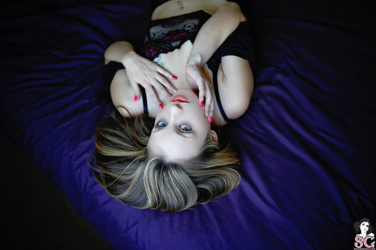 xstarr-bedroomeyes-09.jpg