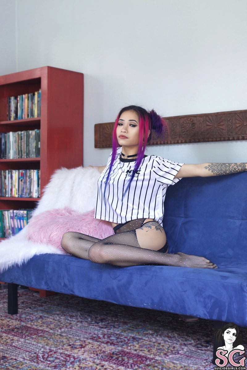 rainelee-hitthebenches-01.jpg