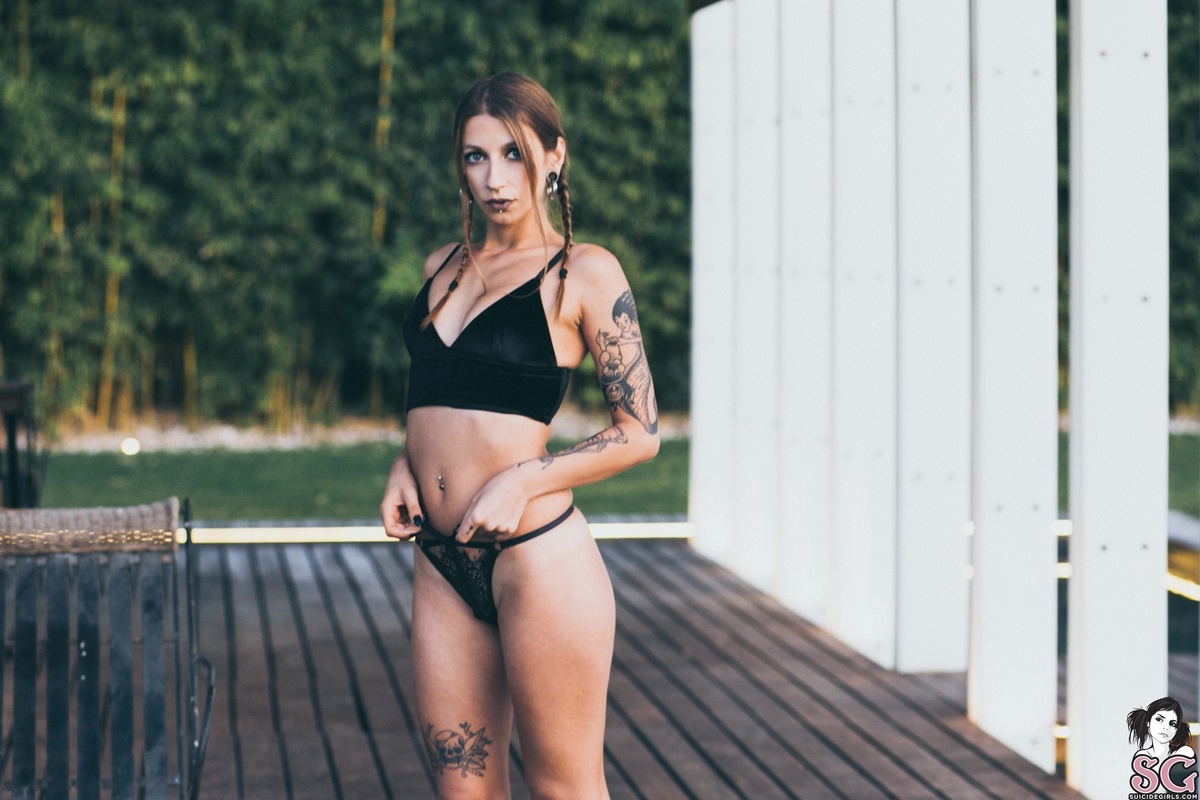 demonia-goldenhour-01.jpg
