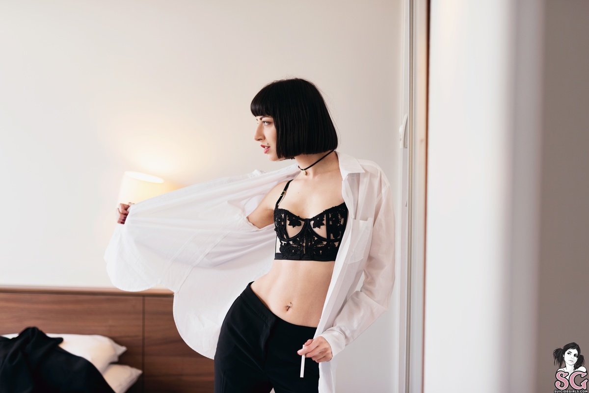 missfernandez-dontbeasquare-03.jpg