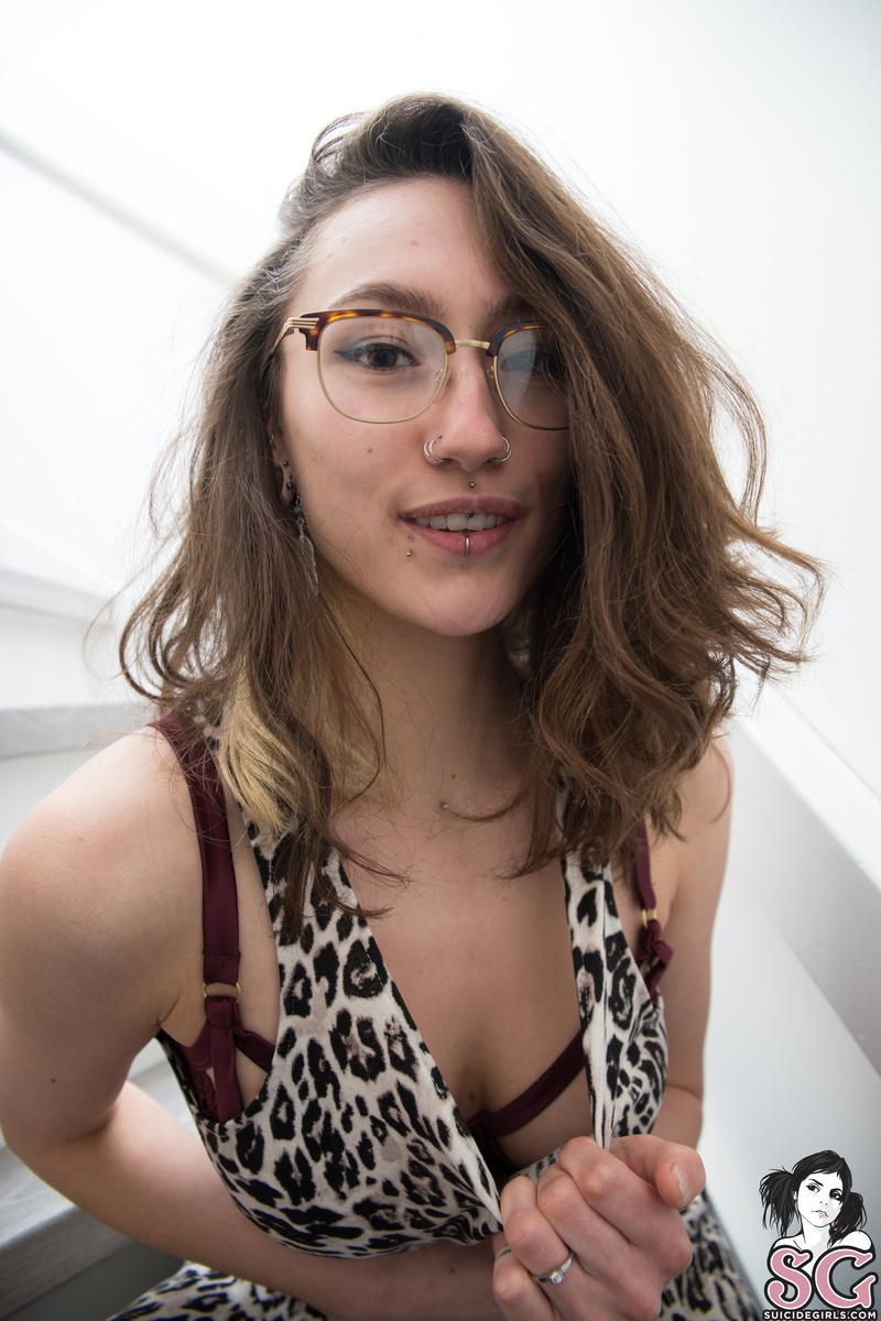larabea-followmeupstairs-09.jpg