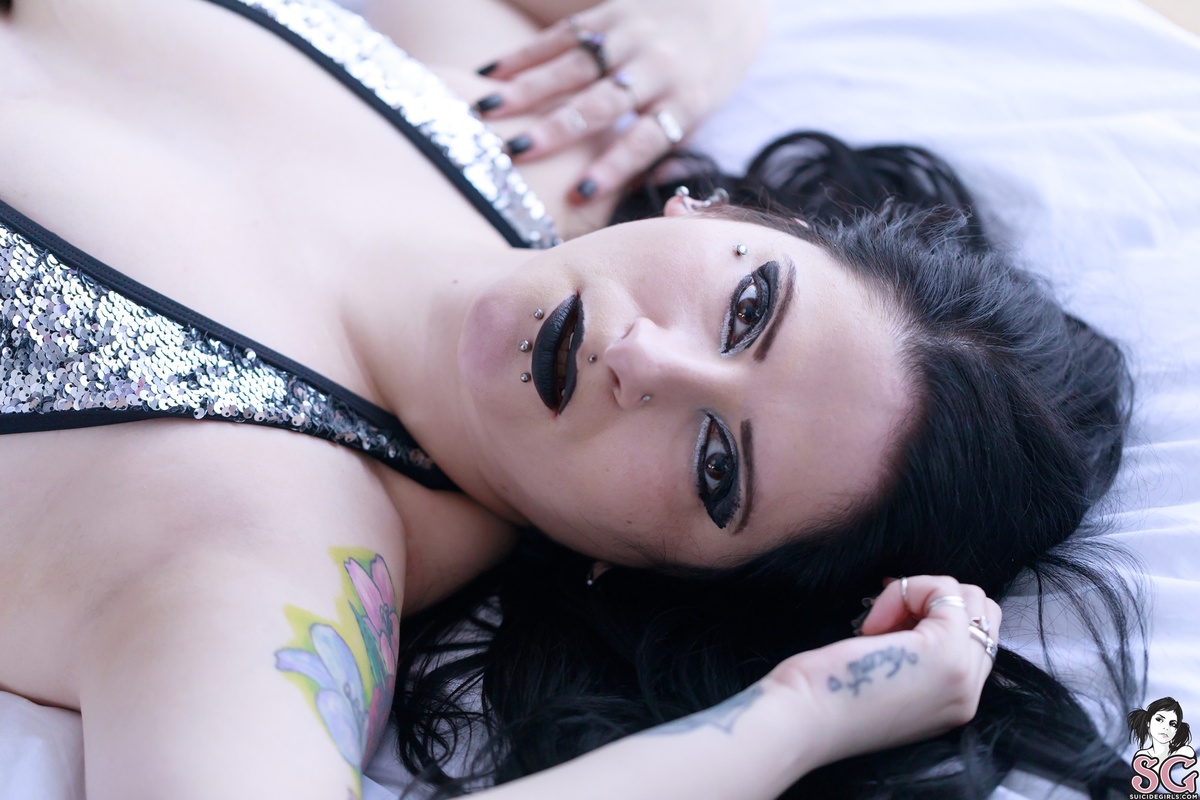 vixvalentine-sequindreams-07.jpg