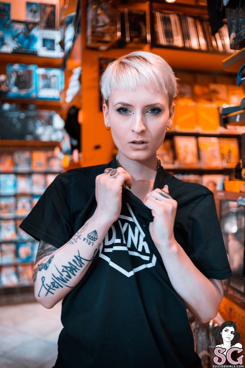 alberica-eargasm-03.jpg