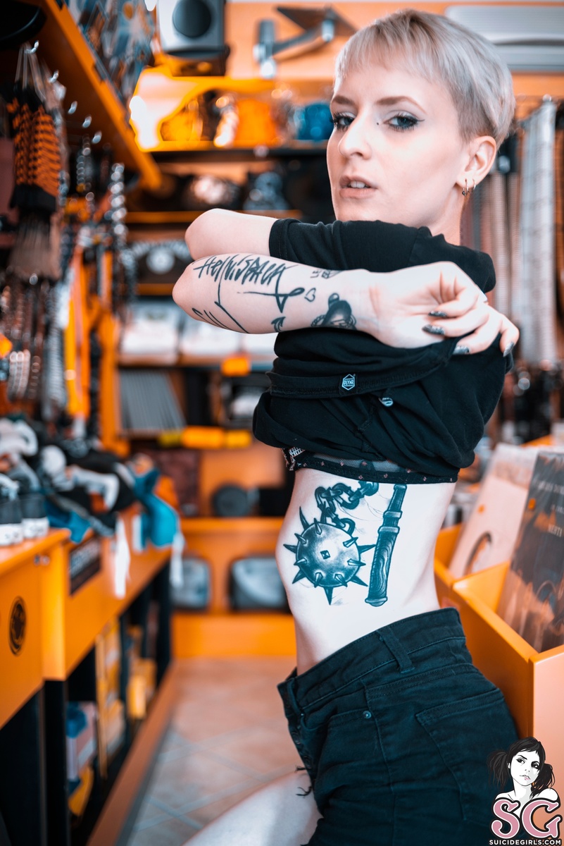 alberica-eargasm-05.jpg