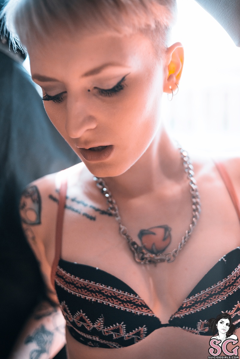 alberica-eargasm-15.jpg