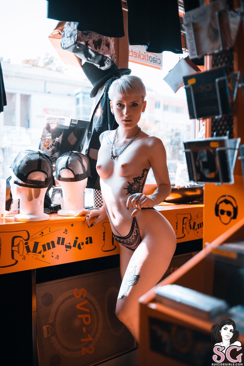alberica-eargasm-23.jpg