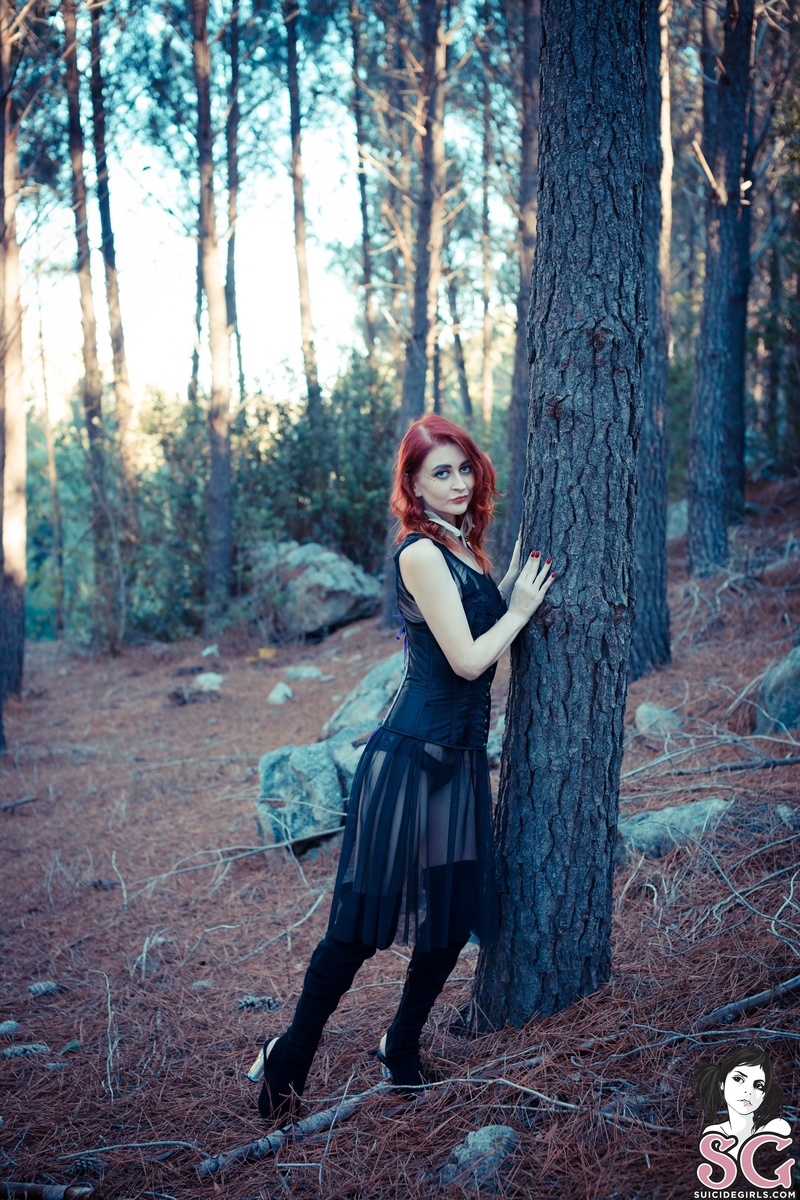 feya-thewitchinghour-01.jpg