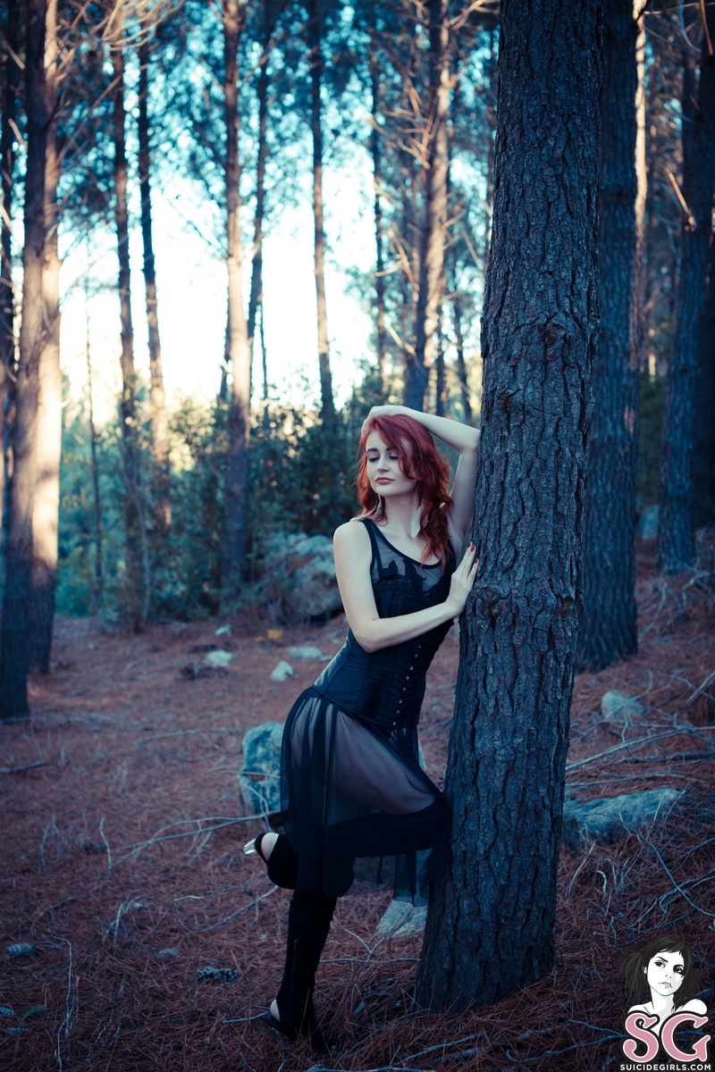 feya-thewitchinghour-03.jpg