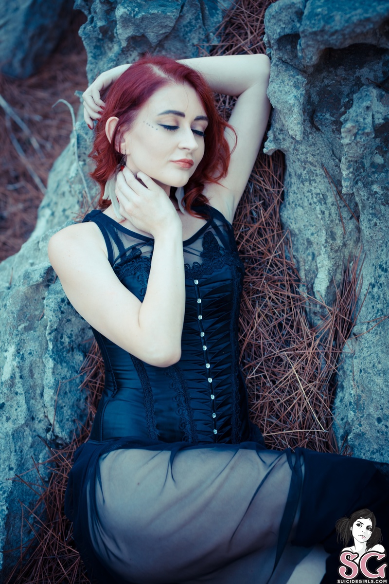 feya-thewitchinghour-05.jpg