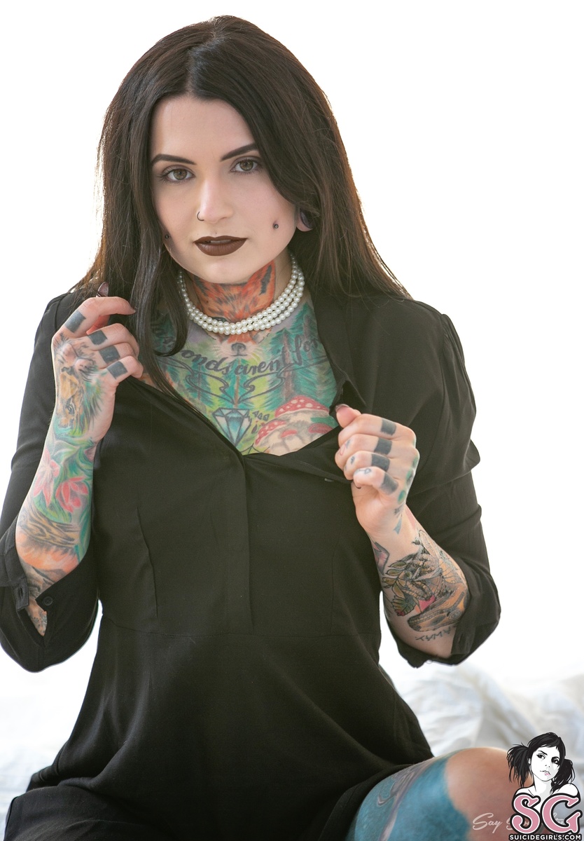 toxyfoxy-backinblack-05.jpg