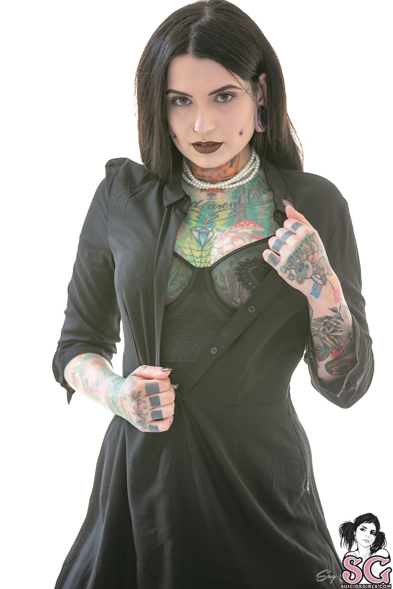 toxyfoxy-backinblack-07.jpg