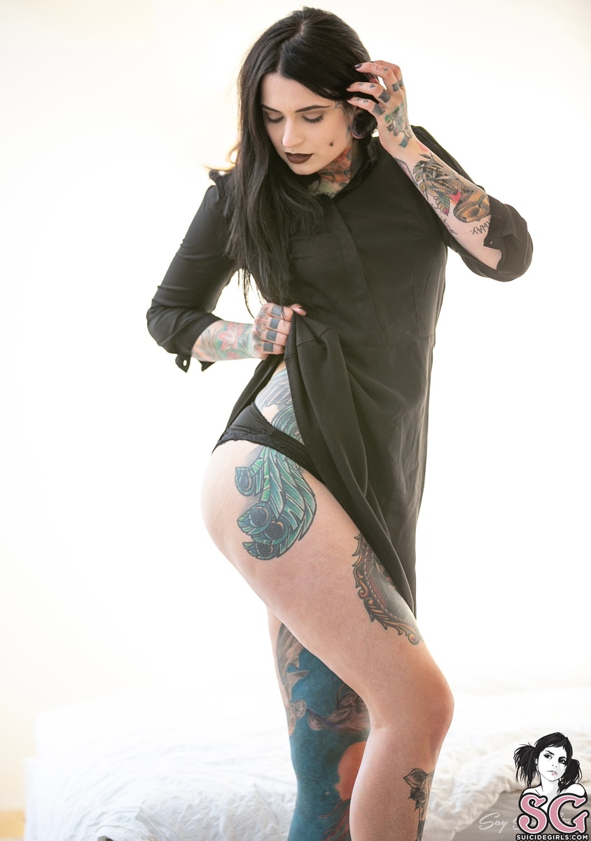 toxyfoxy-backinblack-09.jpg