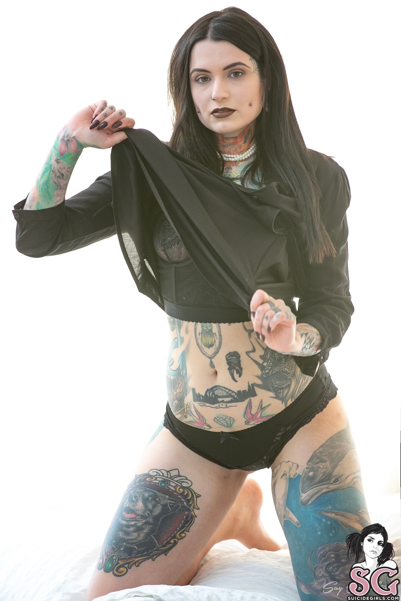 toxyfoxy-backinblack-11.jpg