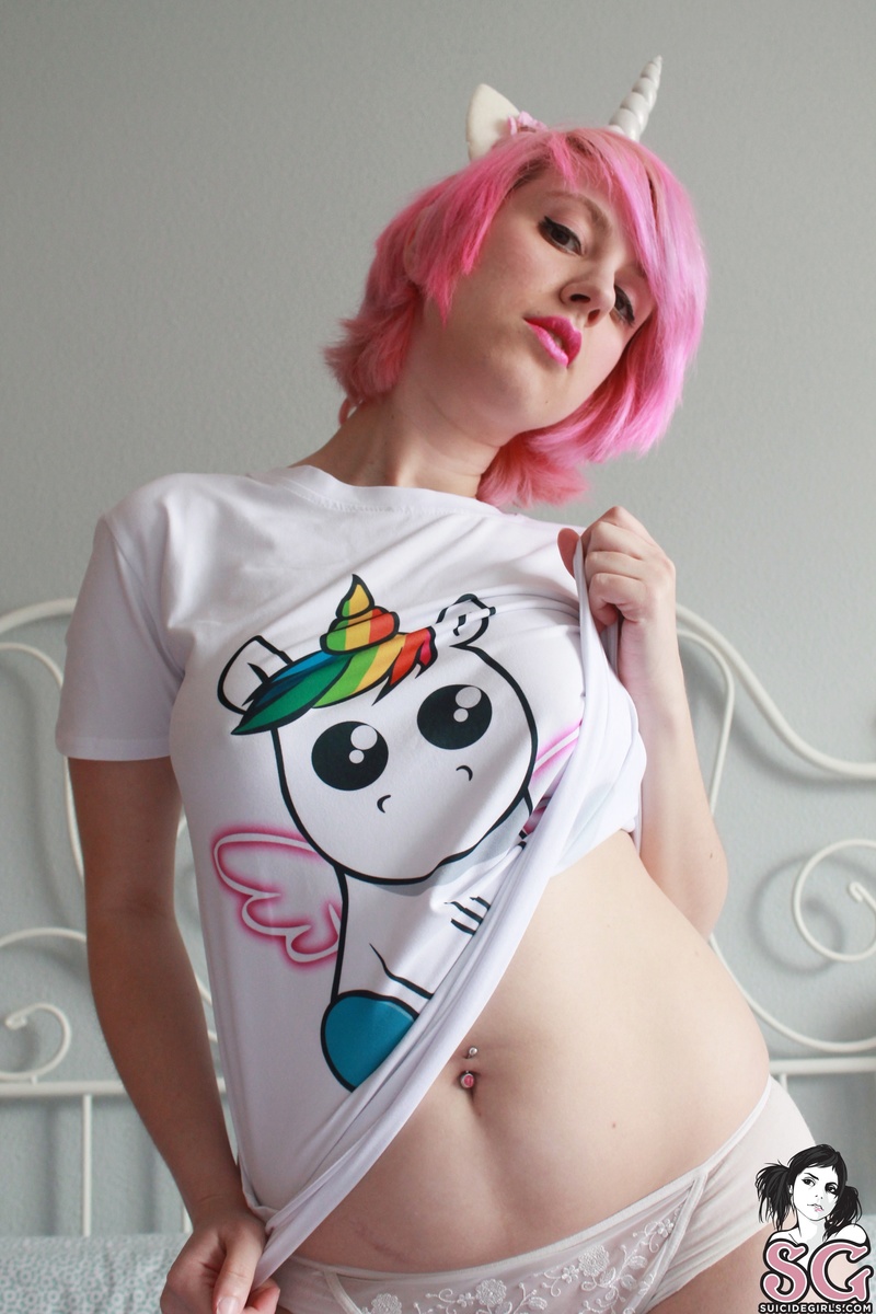 elbethvicious-unicorngirl-05.jpg