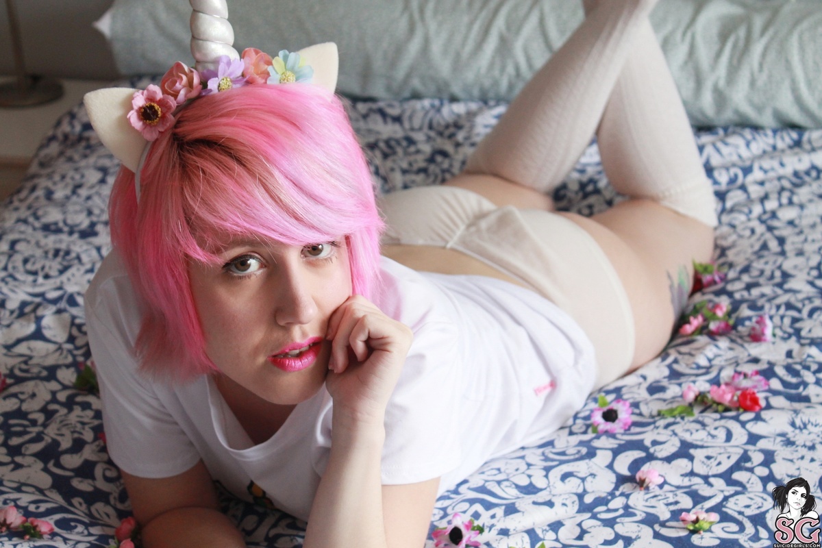 elbethvicious-unicorngirl-13.jpg