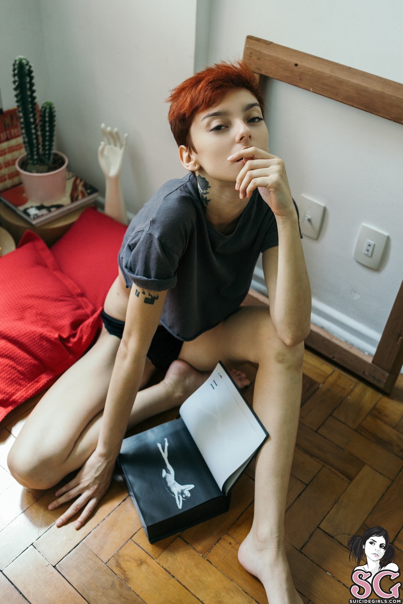 ayo-studyofpose-01.jpg