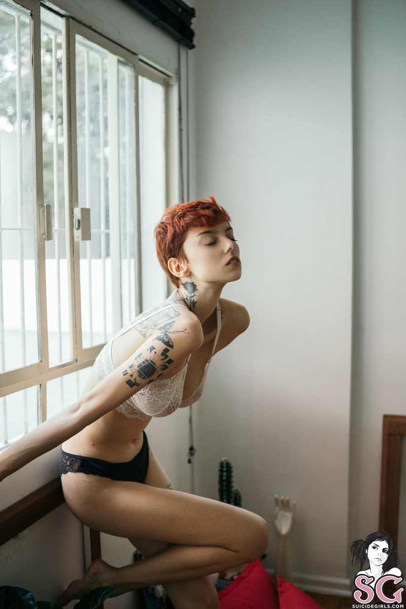 ayo-studyofpose-15.jpg