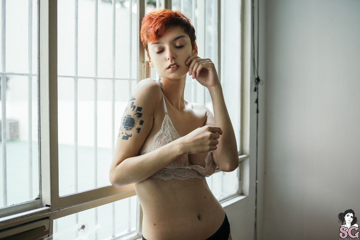 ayo-studyofpose-23.jpg