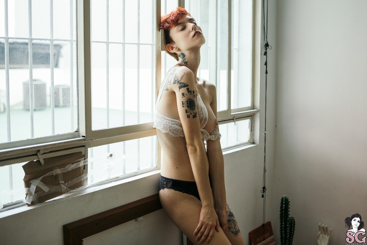 ayo-studyofpose-27.jpg