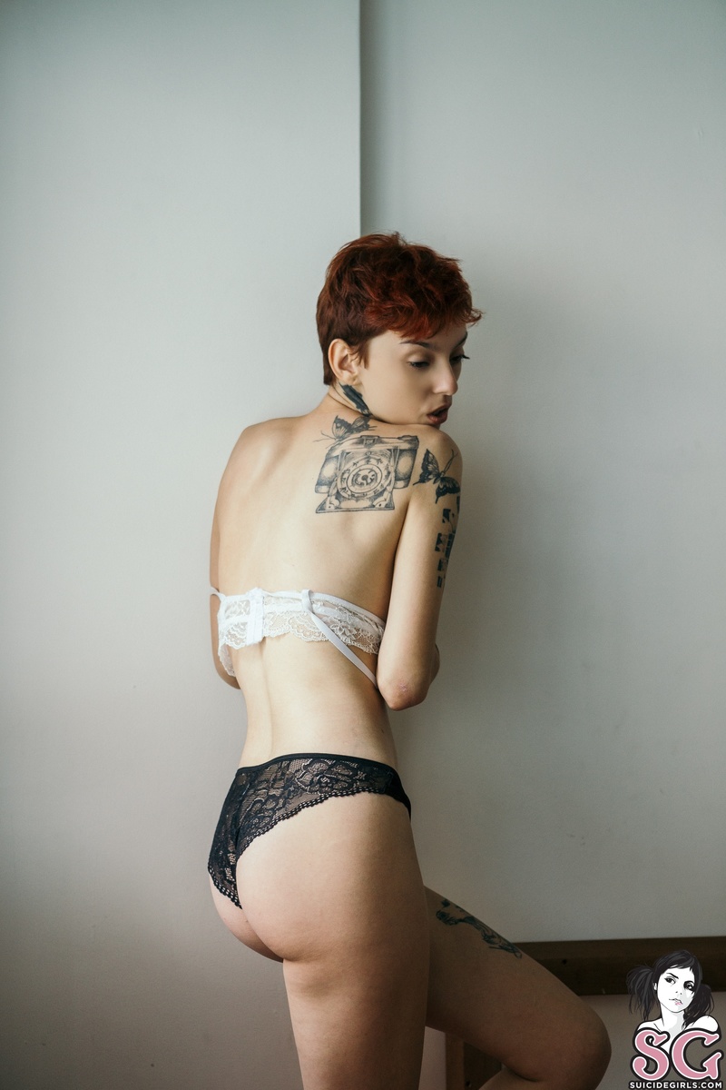 ayo-studyofpose-33.jpg