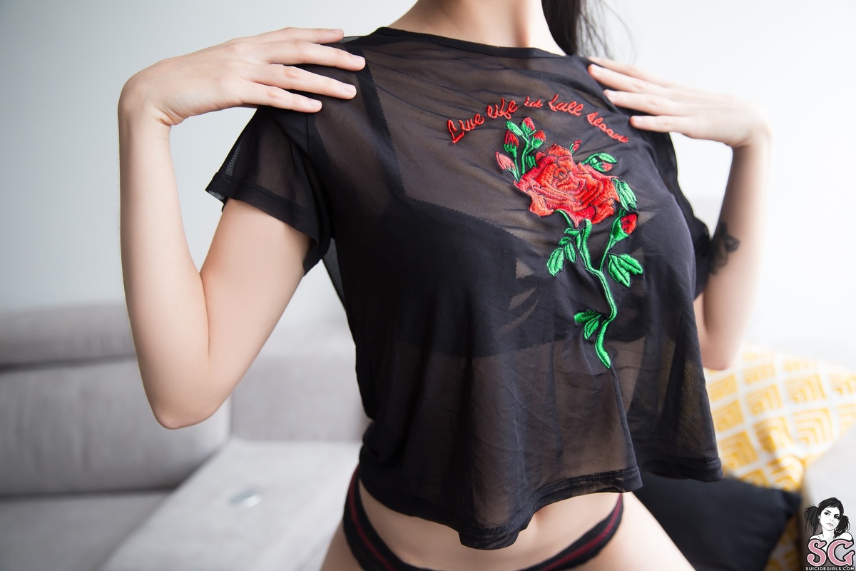 voidna-babyitscoldoutside-03.jpg