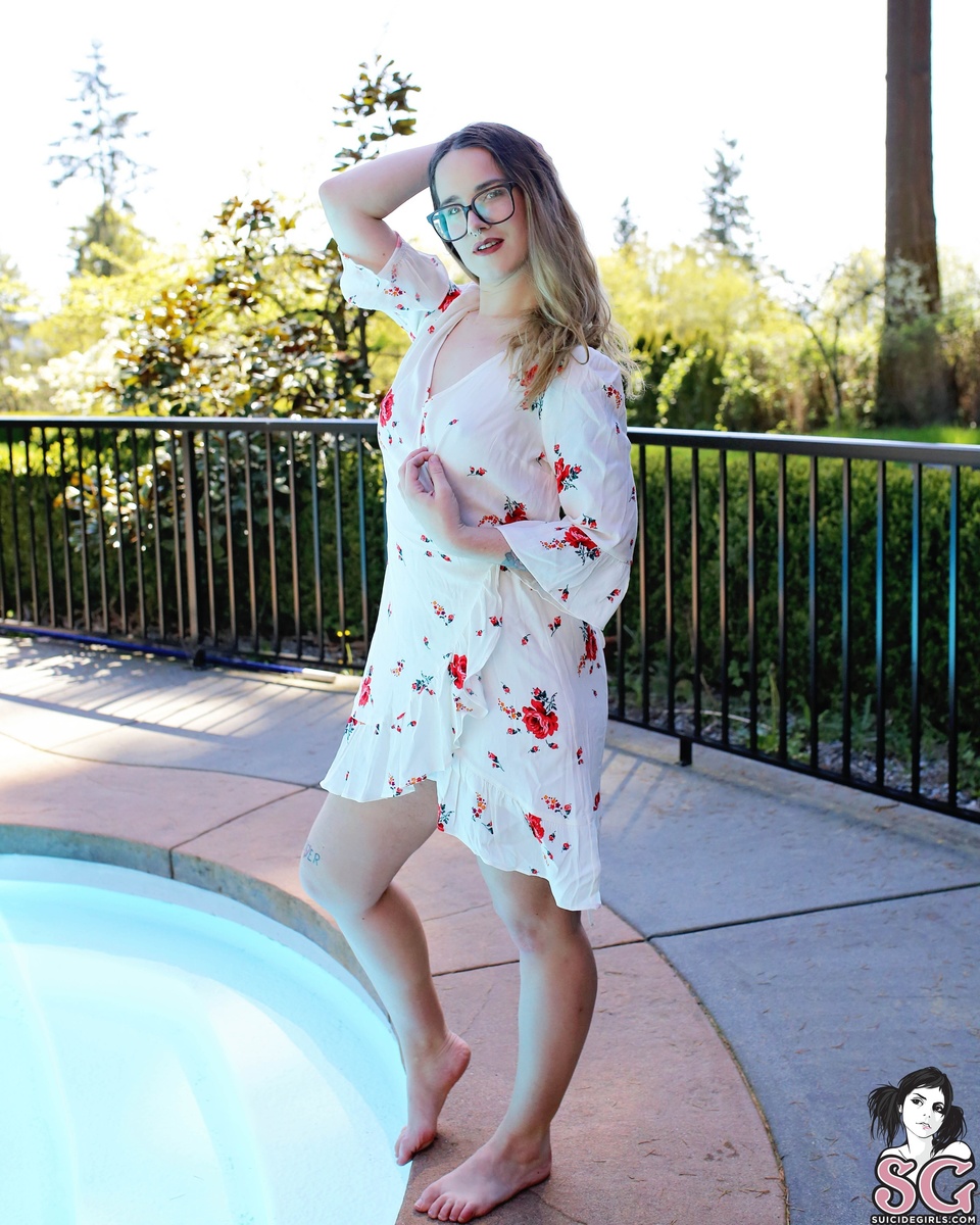 silvery-poolside-05.jpg