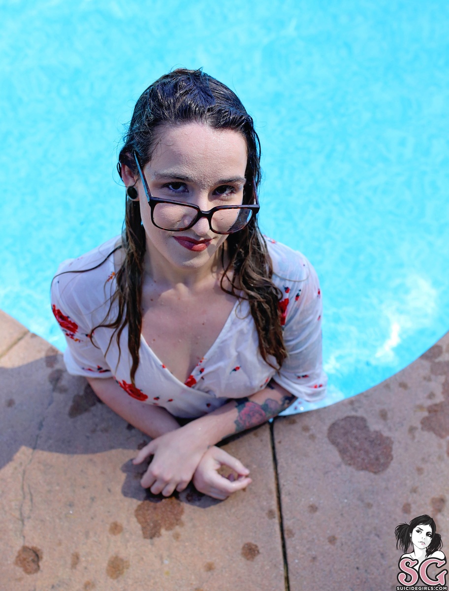 silvery-poolside-11.jpg