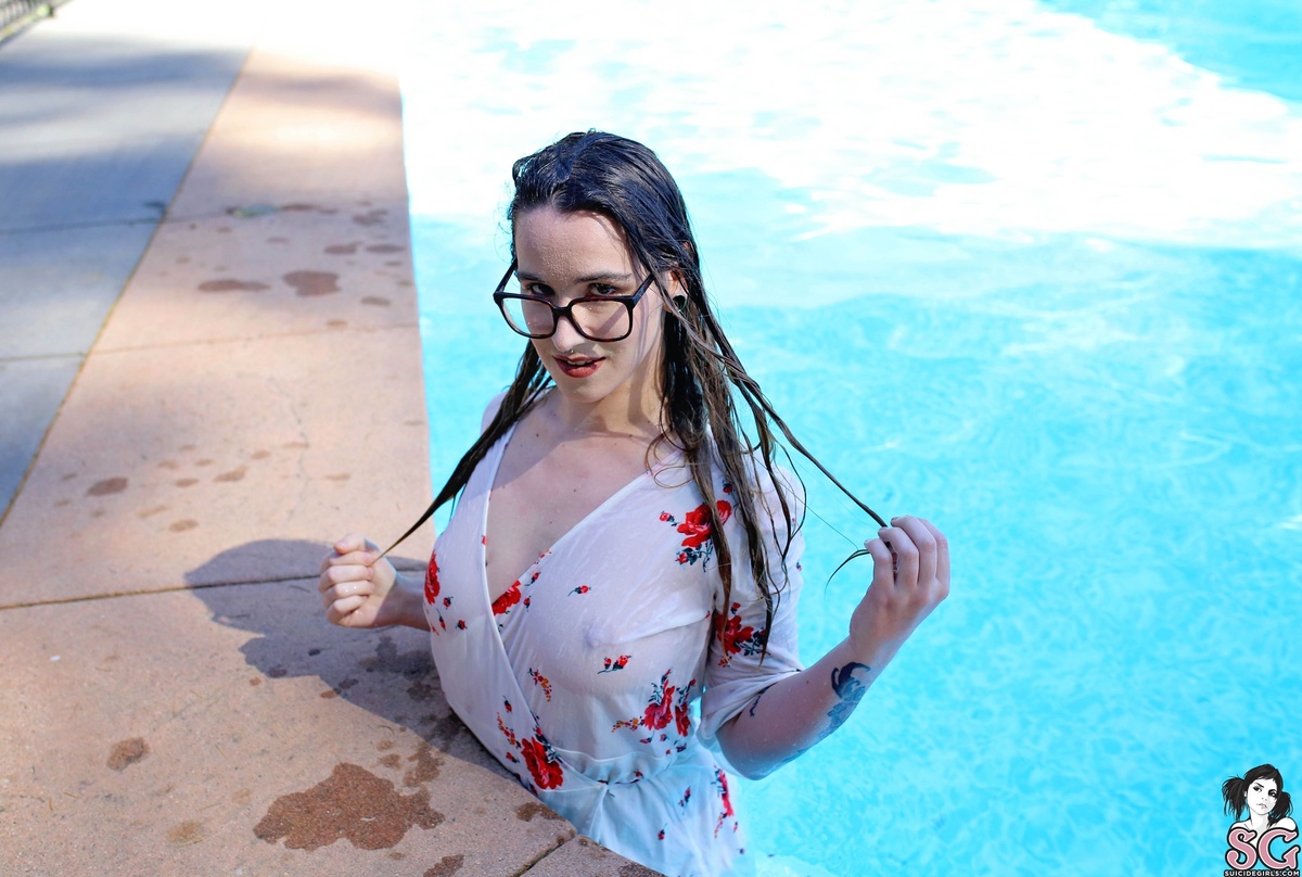 silvery-poolside-13.jpg