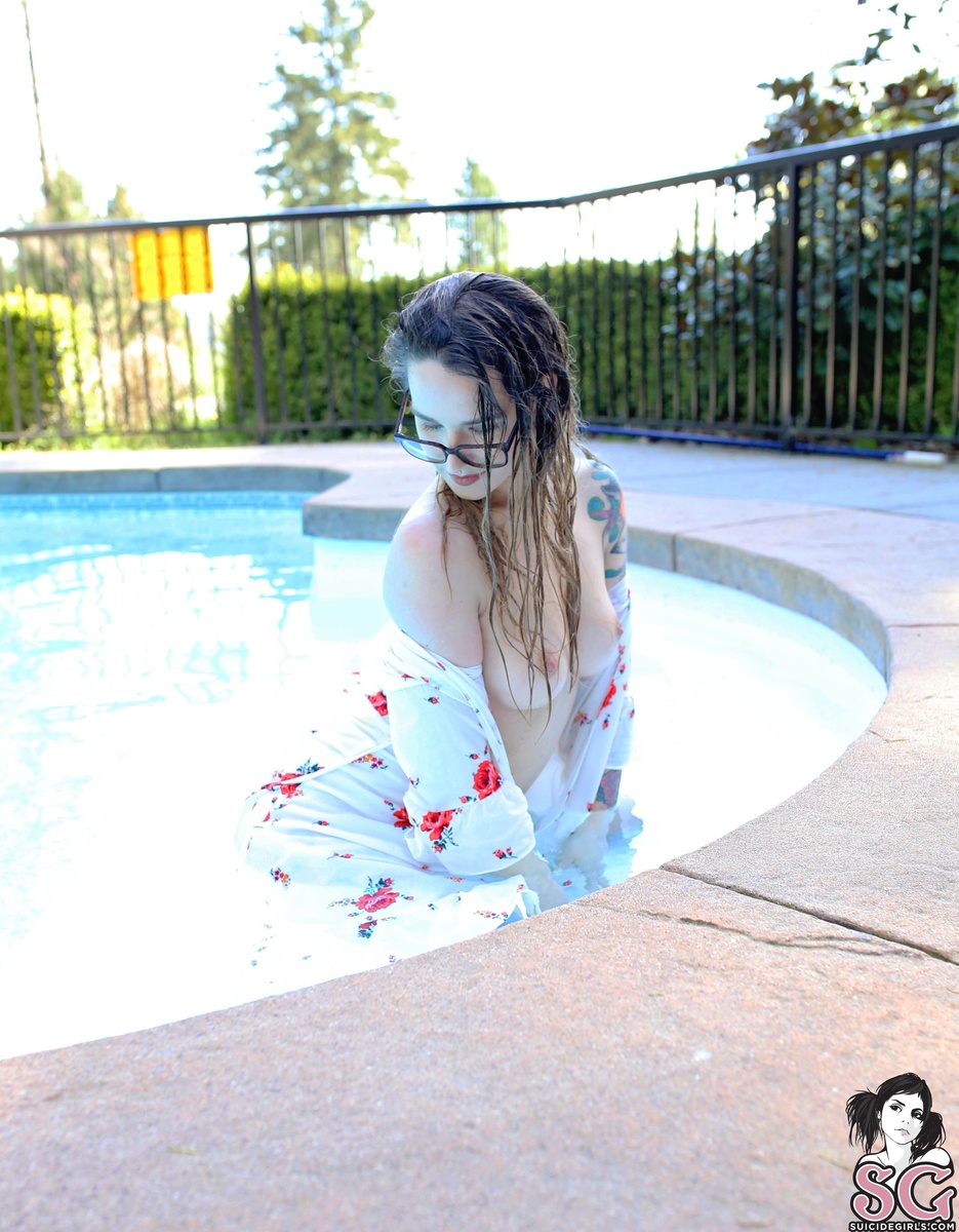 silvery-poolside-21.jpg