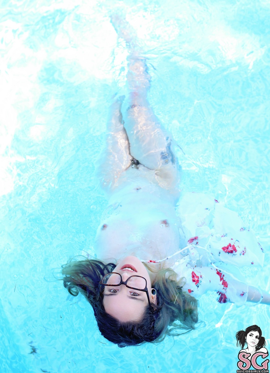 silvery-poolside-35.jpg