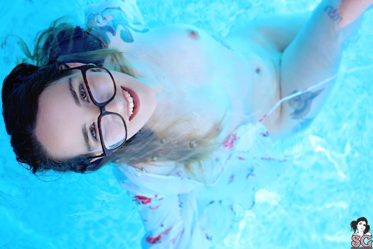 silvery-poolside-37.jpg